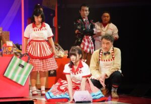 中村麗乃が出演するミュージカル『SUPER HEROISM』のシーン